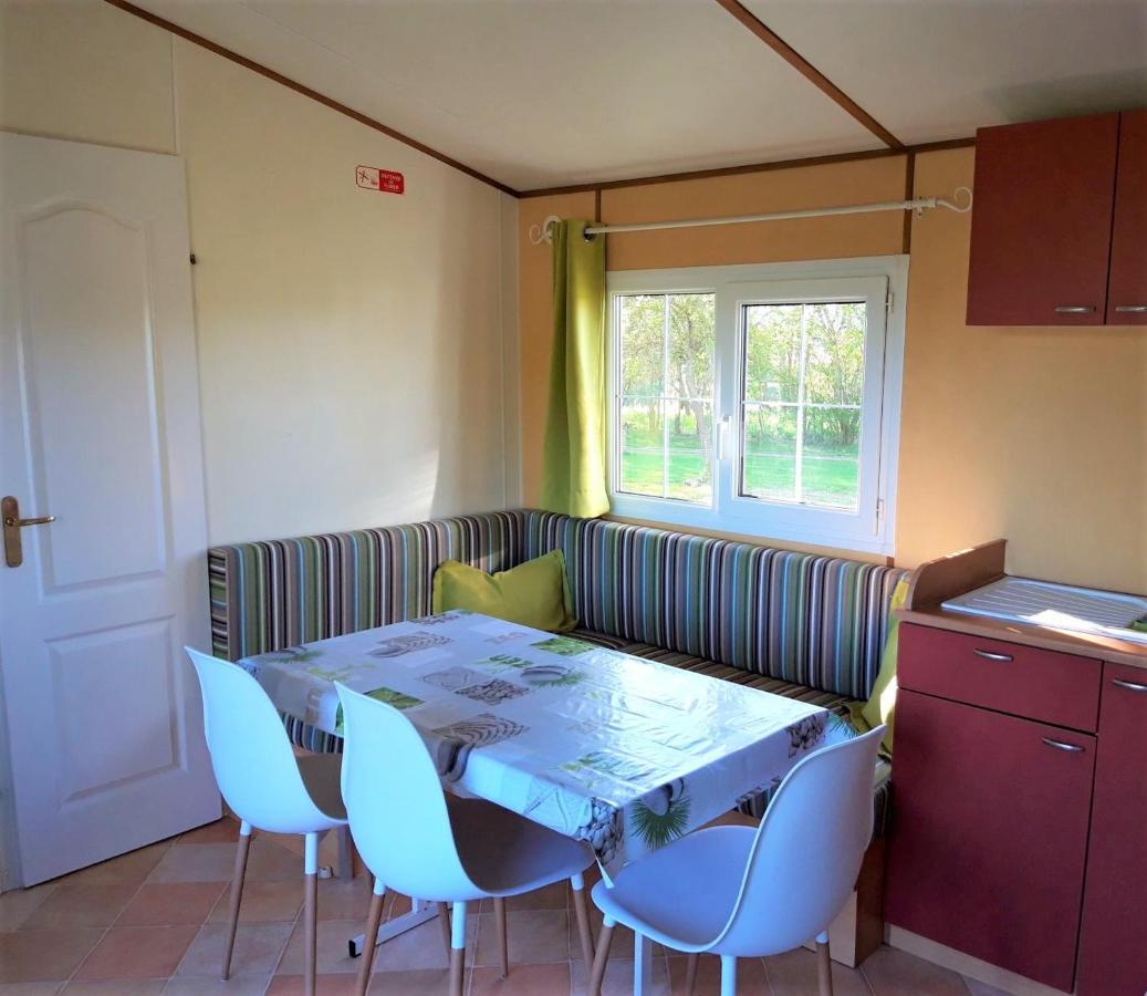 Camping Des 2 Rives- Mobilhomes Etang-sur-Arroux Exterior photo
